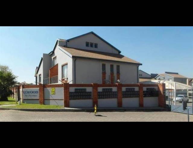 2 BEDROOM TOWNHOUSE FOR SALE IN RYNFIELD